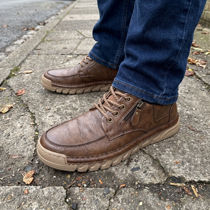 CLASSIC LEATHER CASUAL SNEAKERS