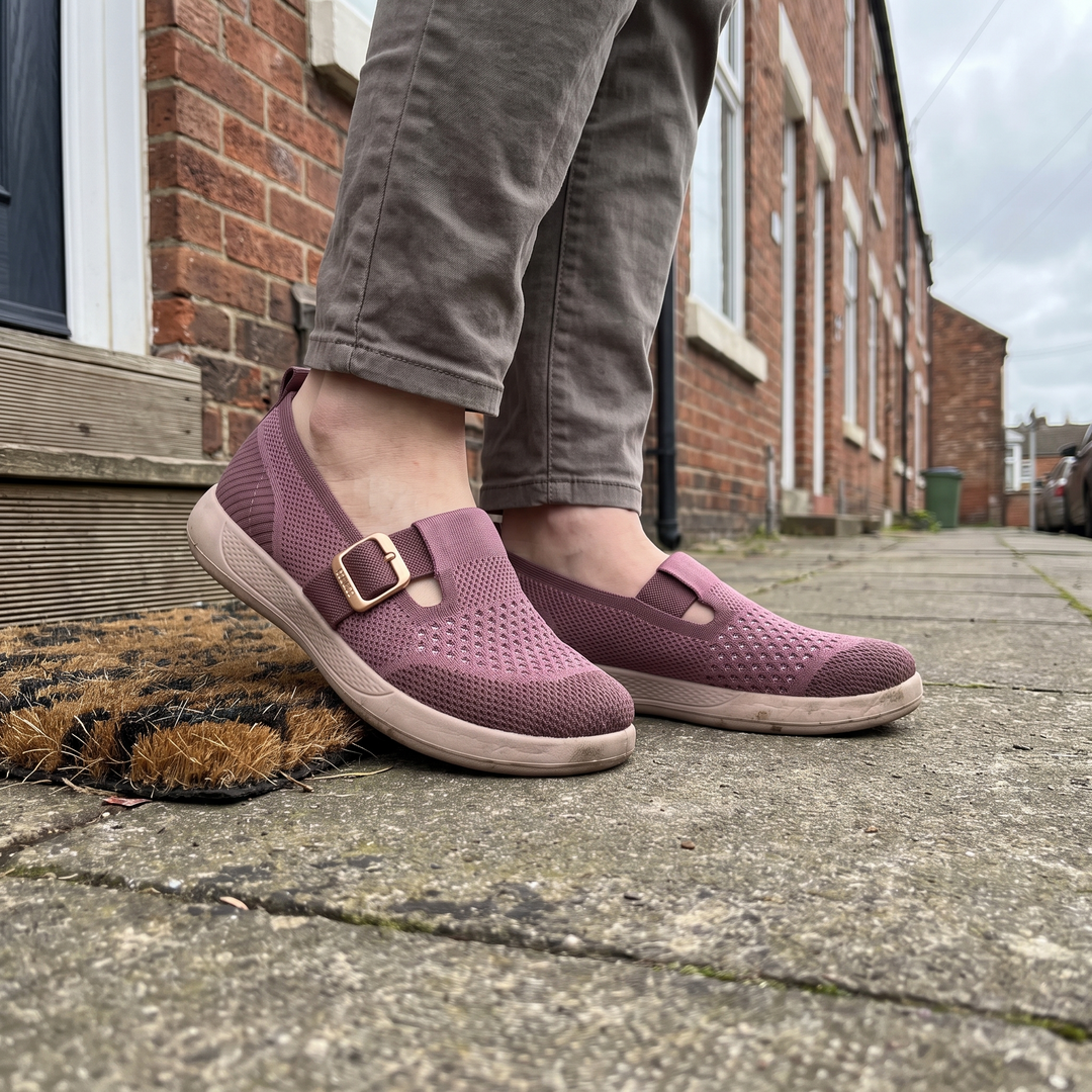 SOFT SOLE COMFORT SNEAKERS