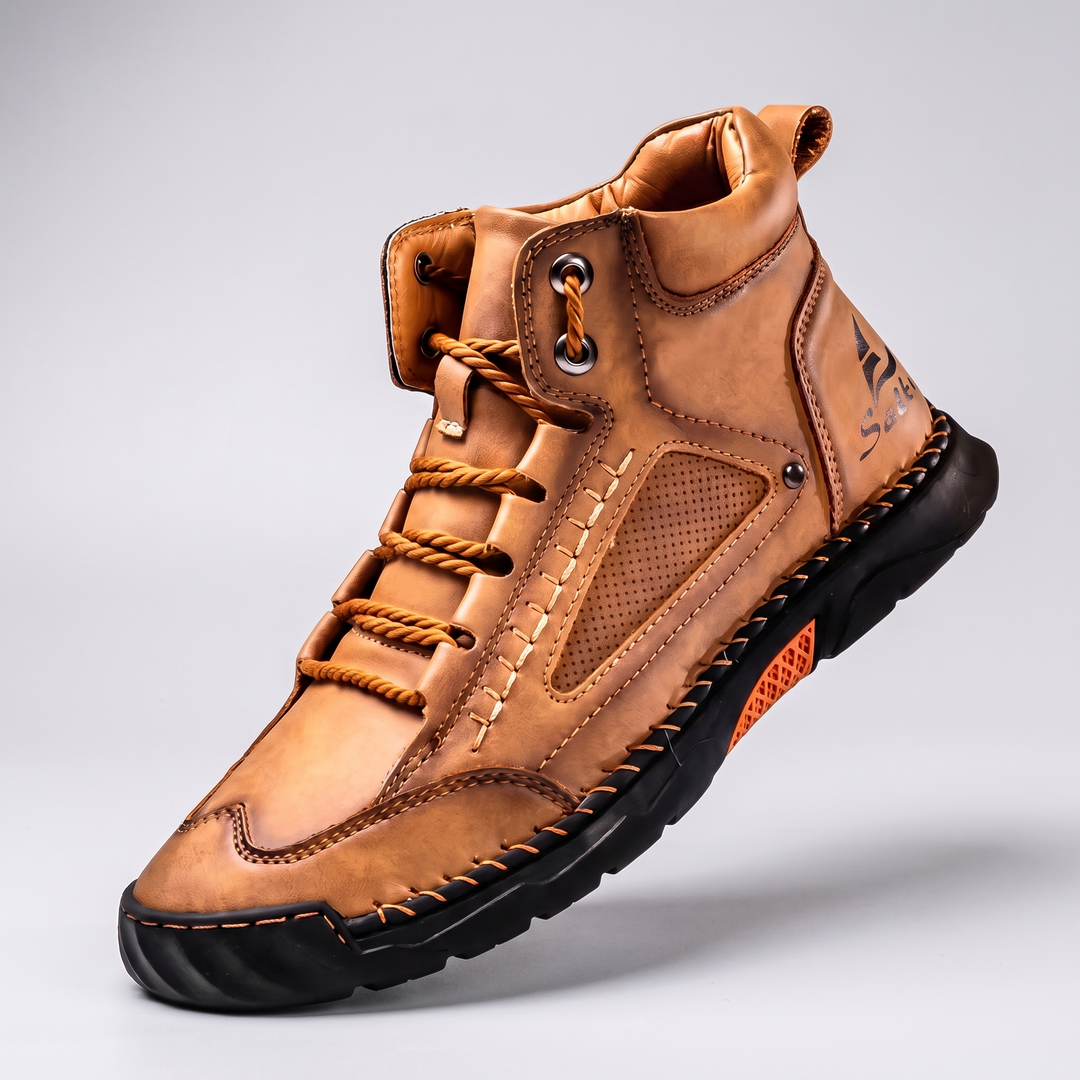 RUGGED OUTDOOR WALKING BOOTS